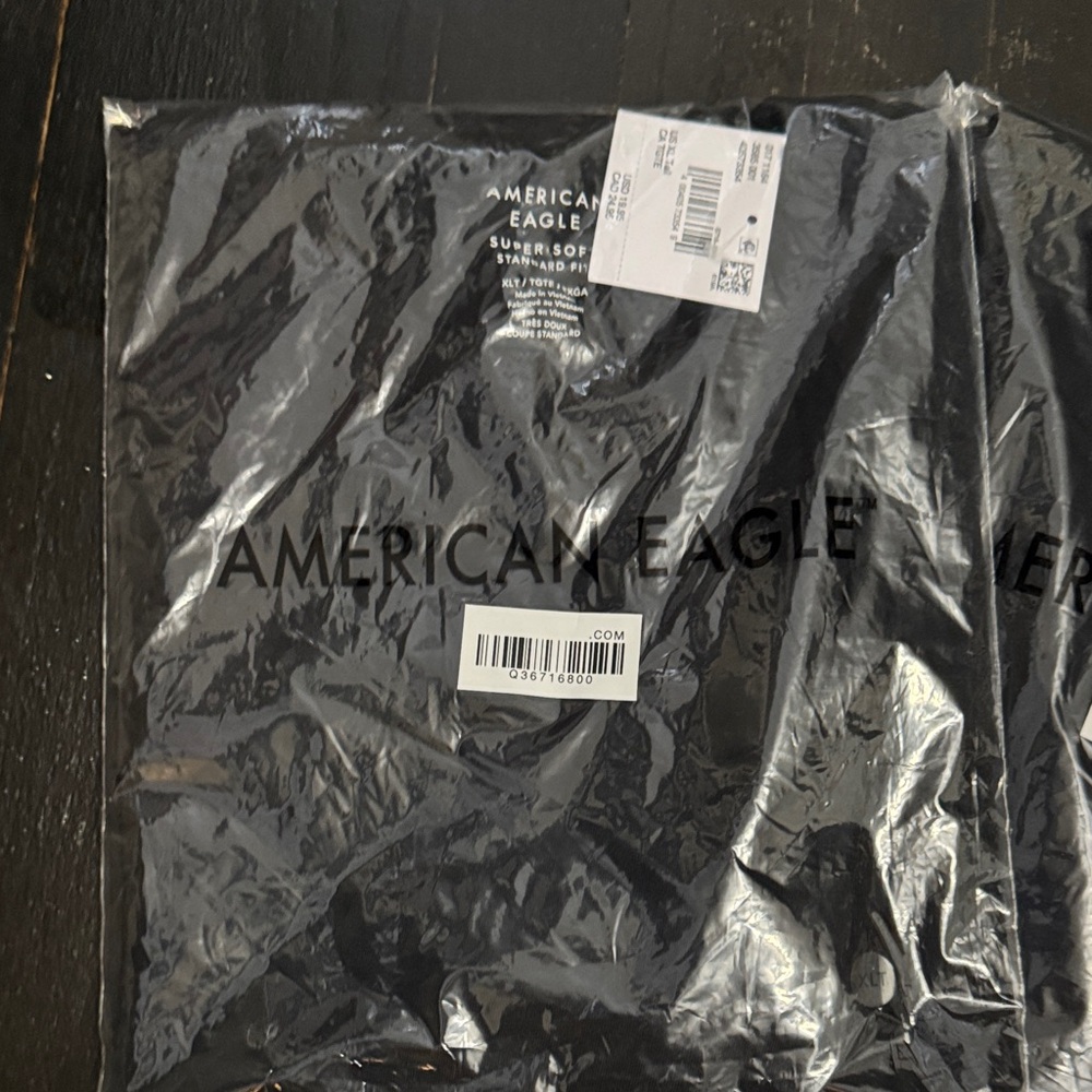 American Eagle Outfitters Black Short Sleeve Tee